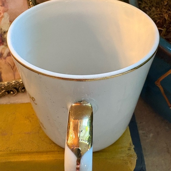 Charming Virginia Souvenir Mug - White with Gold Accents Hand Crafted in Japan - Picture 3 of 7
